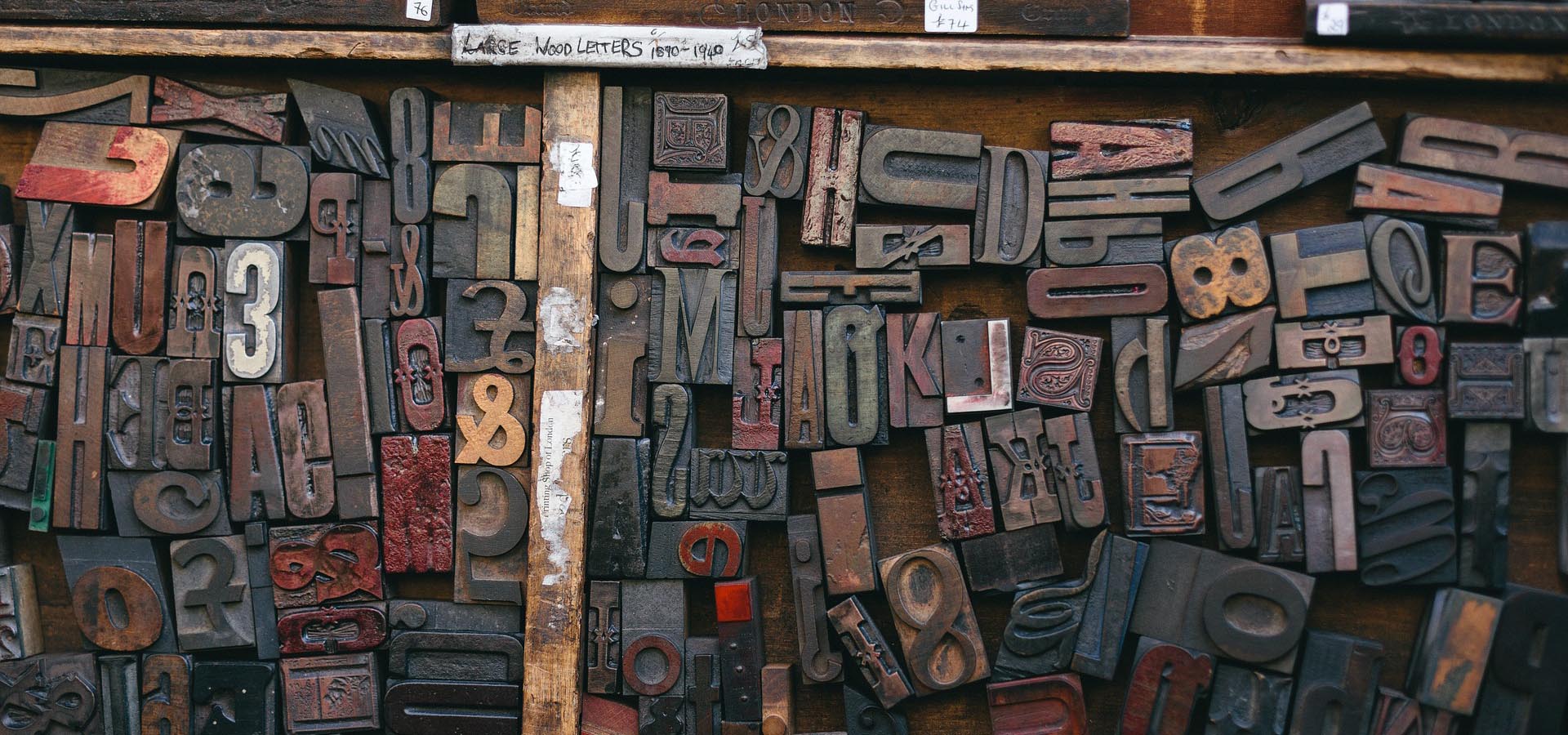 Il Centro Multimediale per la Comunicazione è una realtà moderna in costante aggiornamento tecnico e professionale, in grado di rispondere alle sempre nuove richieste del mondo della Comunicazione e della stampa e della cartotecnica.